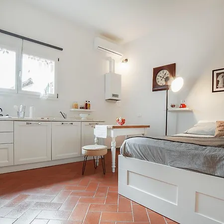 Pitti Flat Apartament *